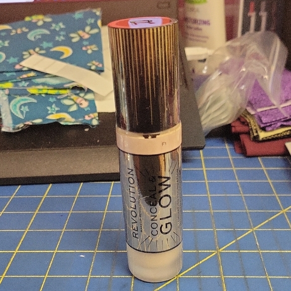 Revolution Conceal & Glow Concealer F1 New - Picture 1 of 5